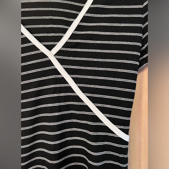 Aeropostale seriously soft black and white stripped t-shirt size small - Picture 2 of 5